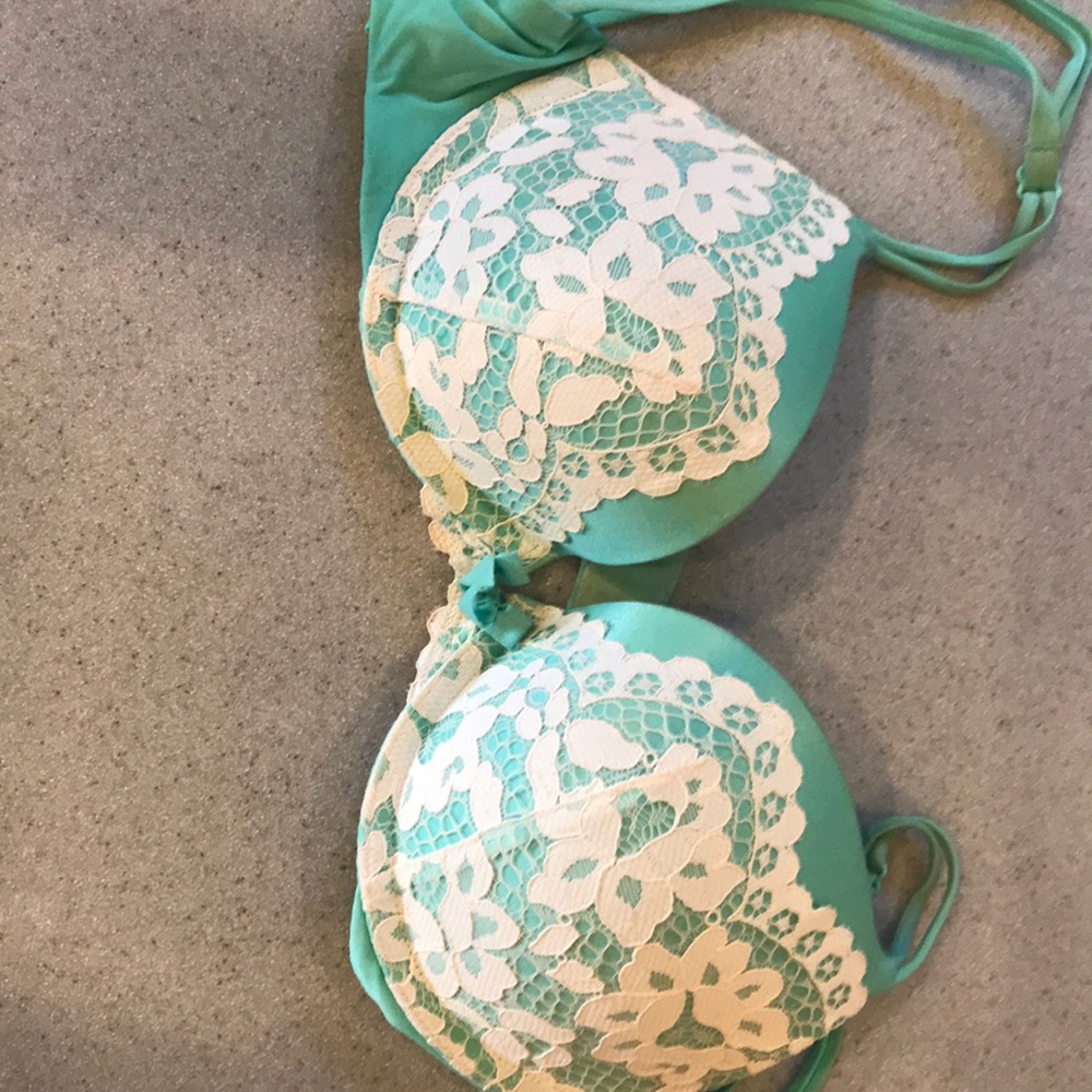 PINK Victoria’s Secret push up bra 32C